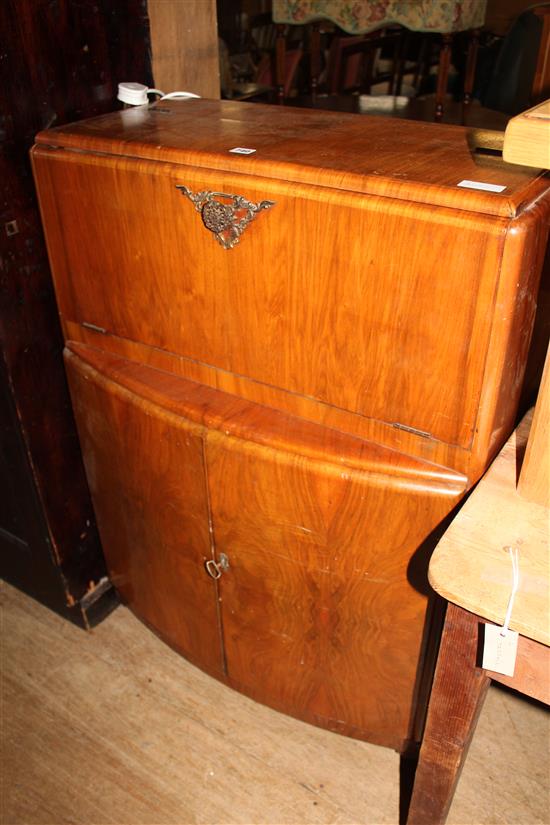 Walnut cocktail cabinet(-)